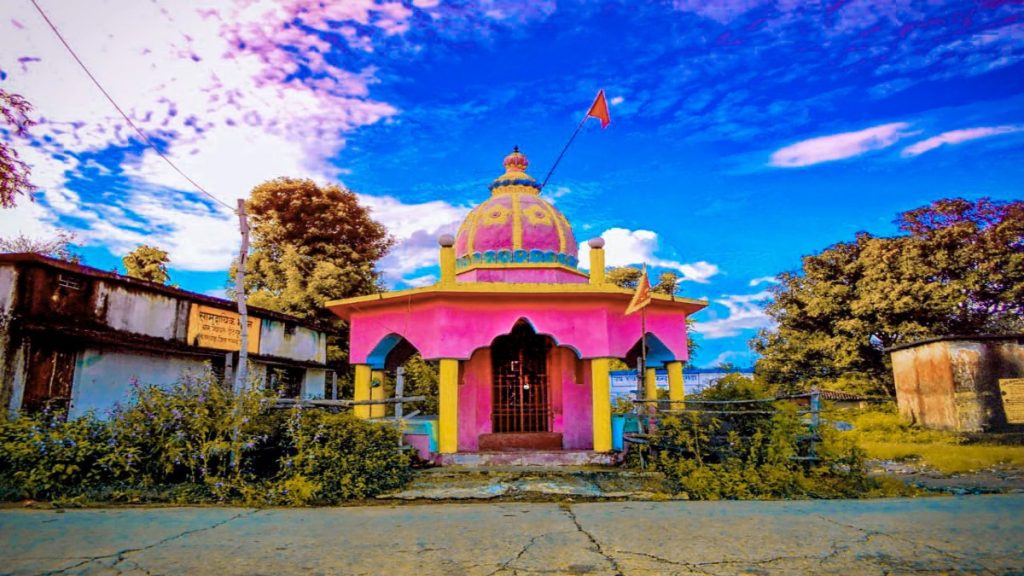 CG News: बेटे की मौत के सदमे में पिता ने मंदिर के बाहर काट ली अपनी जीभ, हालत गंभीर