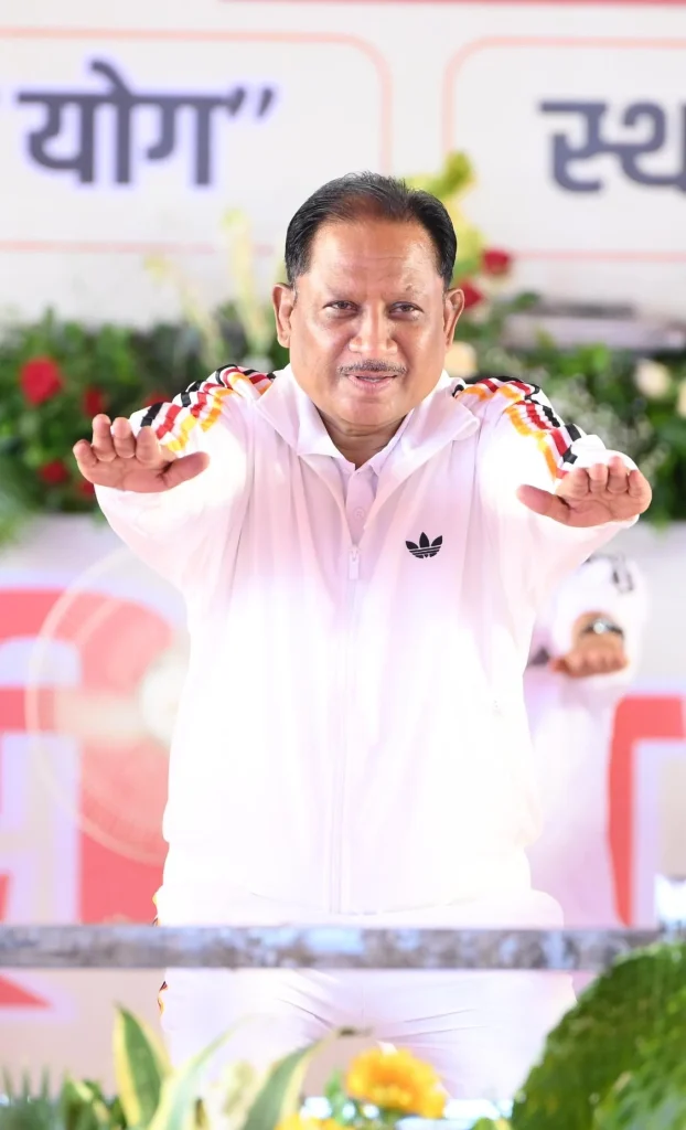 मुख्यमंत्री ने प्रदेशवासियों से नियमित योग अपनाकर स्वस्थ जीवनशैली की ओर कदम बढ़ाने का किया आह्वान