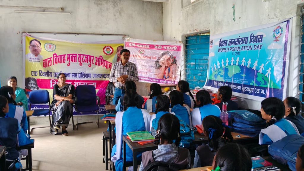 CM विष्णु देव साय सरकार की बड़ी पहल! छात्राओं को बाल विवाह और सुरक्षा पर किया गया जागरूक