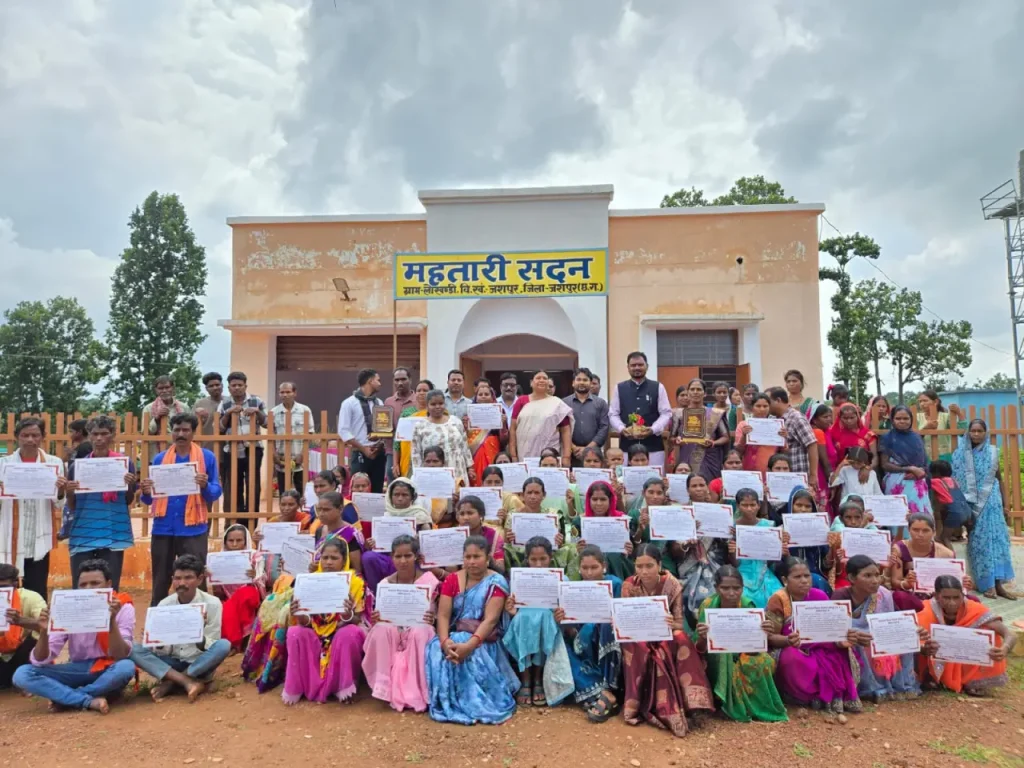 जशपुर की 50 महिलाएं बनेंगी आत्मनिर्भर, 30 दिन की ट्रेनिंग ने बदली जिंदगी