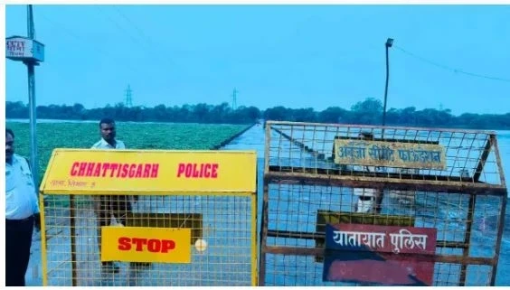 बारिश बनी मुसीबत! शिवनाथ नदी के पुराने पुल पर लगी रोक, जानिए वजह