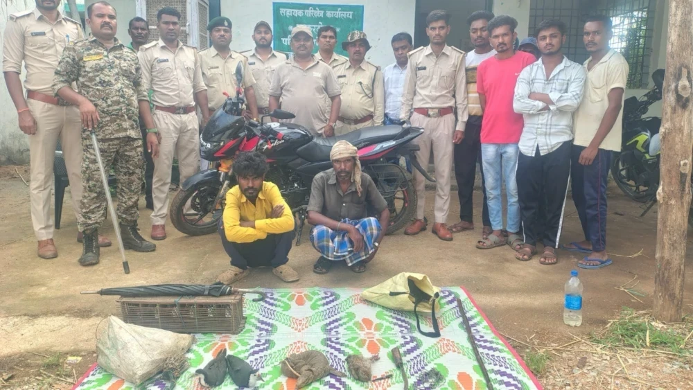 CG News: बाइक में हो रहा था खतरनाक खेल, वन विभाग ने पकड़े दो तस्कर