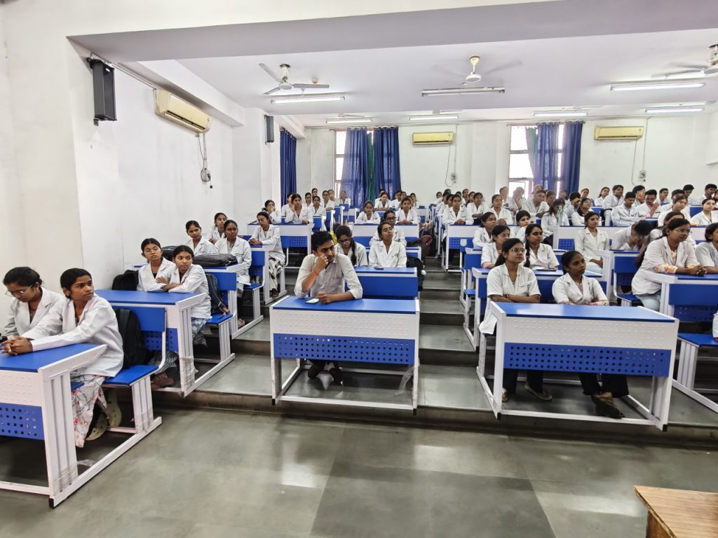 साइबर जागृति अभियान के तहत दंत चिकित्सा महाविद्यालय में छात्रों को साइबर सुरक्षा का पाठ, साइबर अपराध मुक्त छत्तीसगढ़ का लिया संकल्प