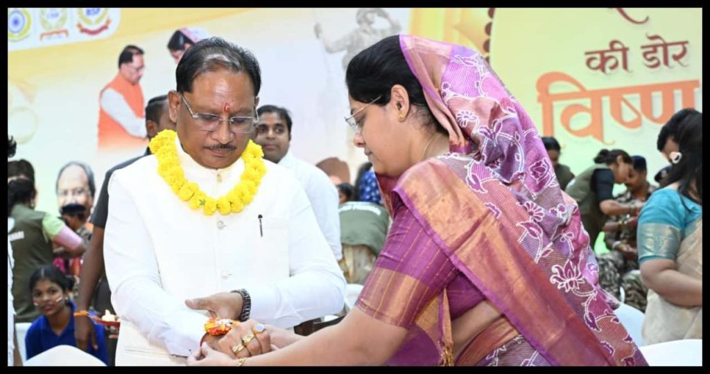 शहीद युगल किशोर वर्मा की पत्नी माधुरी ने CM साय को बांधी राखी, मुख्यमंत्री हुए भावुक