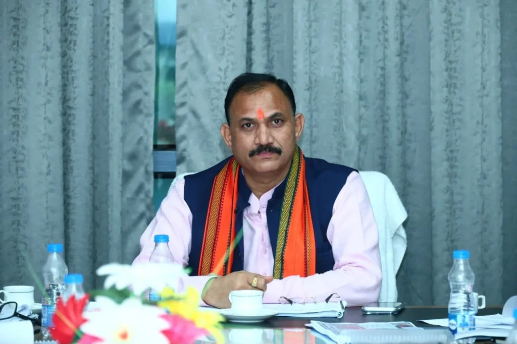 स्वास्थ्य मंत्री श्याम बिहारी जायसवाल का बड़ा निर्देश, रायपुर मेडिकल कॉलेज के सभी निर्माण कार्य समय पर पूरे करें अधिकारी