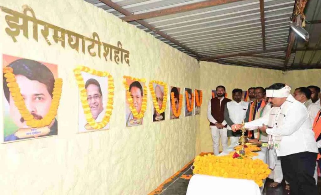 झीरम घाटी पहुंचकर डिप्टी CM विजय शर्मा ने शहीदों को दी श्रद्धांजलि, बोले- अब बस्तर खुली हवा में सांस ले रहा