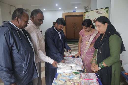 कोरबा की महिलाओं ने स्थानीय संसाधनों से बनाई अनोखी राखियां, बढ़ा आत्मनिर्भरता का कदम