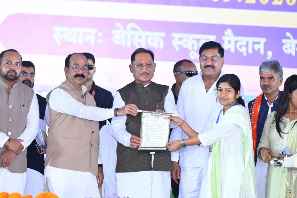 CG News: CM विष्णुदेव साय ने बेमेतरा को दी बड़ी सौगात, गौरव पथ के लिए ₹2 करोड़ और तिवरिया में बनेगा विद्युत सब-स्टेशन