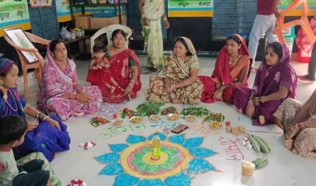 Dhamtari News: आंगन मिलन सेवा कार्यक्रम में बच्चों से लेकर महिलाओं तक ने लिया हिस्सा, 86 केंद्रों पर आयोजन