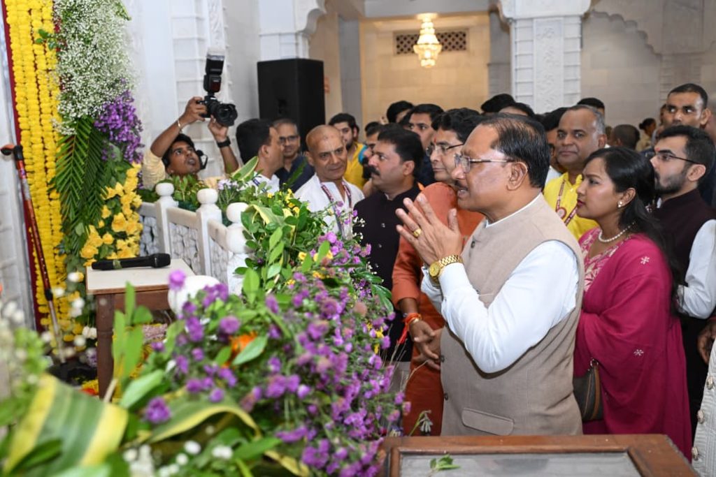CG News: इस्कॉन रायपुर के जन्माष्टमी महोत्सव में पहुंचे मुख्यमंत्री विष्णुदेव साय, राधा-कृष्ण के दर्शन कर किया शंख अभिषेक