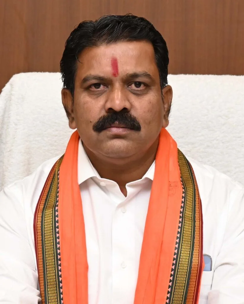 विजय शर्मा के सख्त रुख के बीच कबीरधाम में कार्रवाई तेज, प्रधानमंत्री जनमन आवास में कथित धोखाधड़ी पर 3 ठेकेदारों के खिलाफ FIR