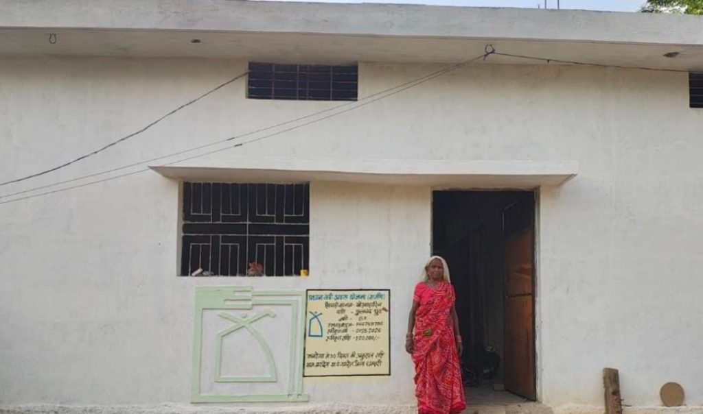 छत्तीसगढ़: प्रधानमंत्री आवास योजना ने बदली खोरबाहरीन बाई की जिंदगी, गंगरेल में परिवार को मिली सुरक्षित छत