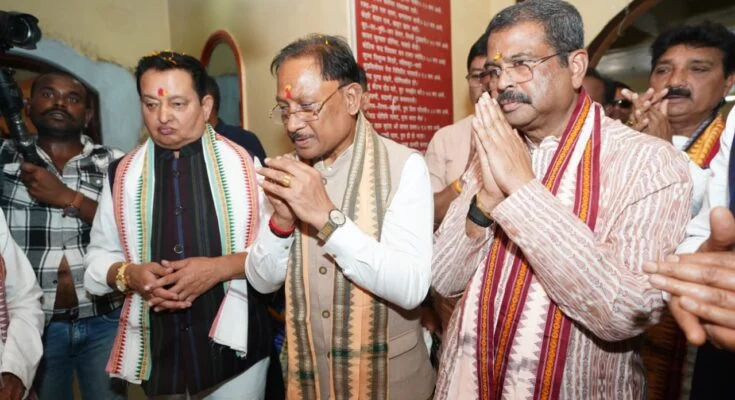 मुख्यमंत्री विष्णु देव साय गढ़फुलझर में कोलता समाज के वार्षिक स्नेह सम्मेलन एवं बंधु मिलन कार्यक्रम में हुए शामिल